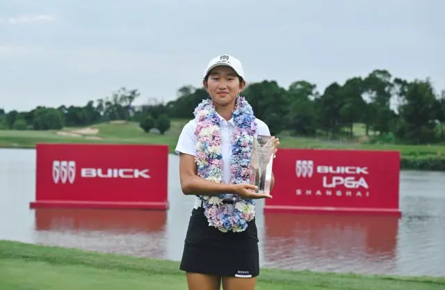 受到高尔夫, 通过别克L 受到高尔夫, 通过别克L